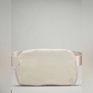 *Flawed* Lululemon Everywhere Belt Bag 1L
